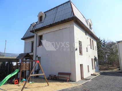 Prodej vily s byty, s garážemi, dětským hřištěm a to na pozemku 1049 m2, Všebořická, Ústí nad Labem - Fotka 15