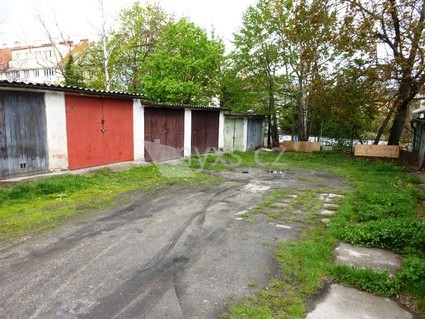 Pronájem uzavřené garáže, Libeň Na Hájku - Fotka 1