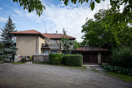 Prodej vícegeneračního domu v krásné lokalitě starých Bohnic, Bohnická ulice, Praha - Fotka 1
