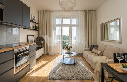 Pronájem kompletně vybaveného bytu 2+kk, 45m2 s balkónem a krásným výhledem ve vilovém domě - Fotka 1