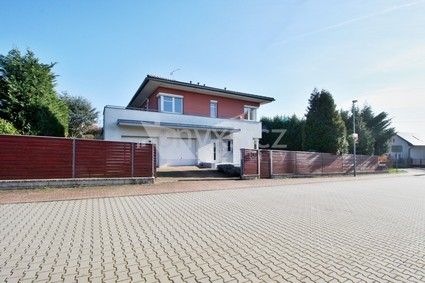 Prodej rodinného domu 5+kk, užitná plocha 210 m², pozemek 852 m², Praha 10, Lipany