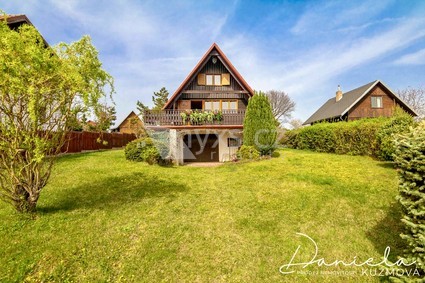 Kouzelná chata s terasoou a s krásným výhledem v blízkosti Slapské přehrady. - Fotka 1