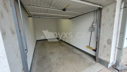Pronájem uzavřené garáže, Praha 10 Strašnice - Fotka 1