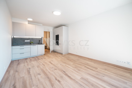 Pronájem bytu 1+kk, 37 m2 s balkonem, ul. Výstavní, Praha - Háje - Fotka 2