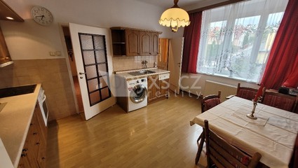 Pronájem  bytu 3+1/B, 90 m2 + balkon  centrum Rakovníka, ulice Havlíčkova. - Fotka 1
