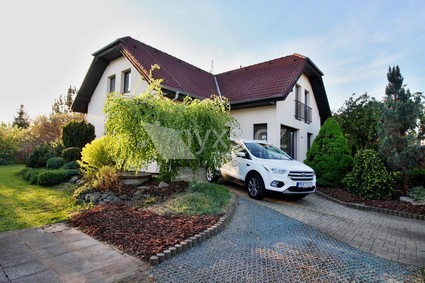 Prodej rodinného domu 5+kk, užitná plocha 176 m², pozemek 716 m², Praha 10, Lipany - Fotka 24