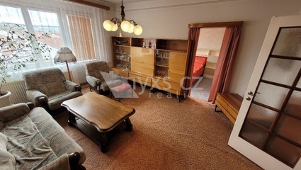 Pronájem  bytu 3+1/B, 90 m2 + balkon  centrum Rakovníka, ulice Havlíčkova. - Fotka 2