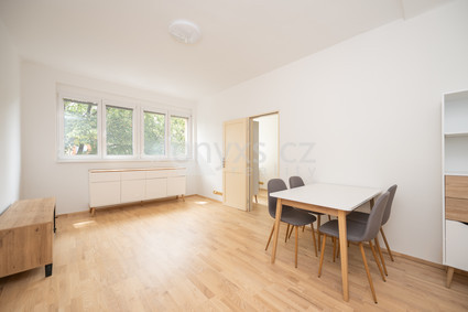 Pronájem bytu 2+1, 40 m2, ul. U Školičky, Praha - Vysočany - Fotka 1