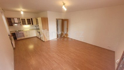 Pronájem bytu 2+kk/balkon, garáž, sklep,  2.p, Praha 5 Zbraslav - Fotka 1