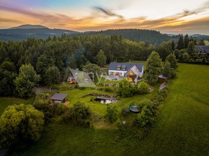 Prodej domu 8+kk, 387 m2, Škarez 1. díl - Fotka 1