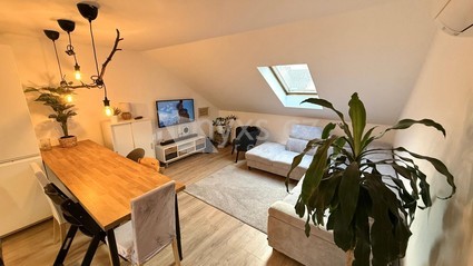 Prodej hezkého, podkrovního bytu v cihlovém domě 3+1 87 m2 + sklep 13 m2, Stehlíkova, Slaný  - Fotka 9