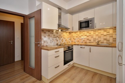 Pronájem bytu 2+kk, výměra 53 m2, T, G, 4NP/5NP, ulice U Hostavického potoka, Praha 9, Hostavice - Fotka 1