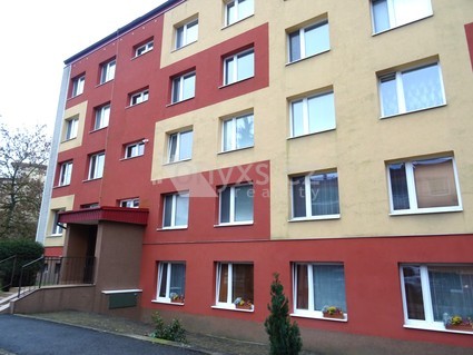 Prodej hezkého bytu 2+kk 43 m2 se sklepem, ulice Vikova, Slaný - Fotka 1