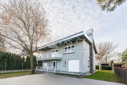 Pronájem domu se zahradou v rezidenční lokalitě Prahy 6 - Fotka 1