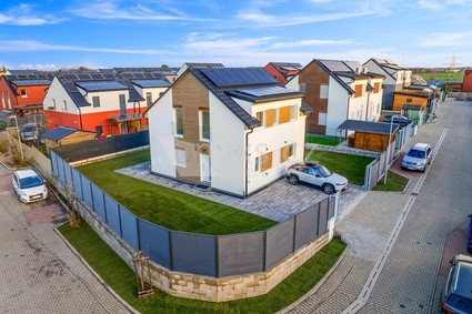 Prodej rodinného domu 5+kk, Zlonín u Prahy - Fotka 1