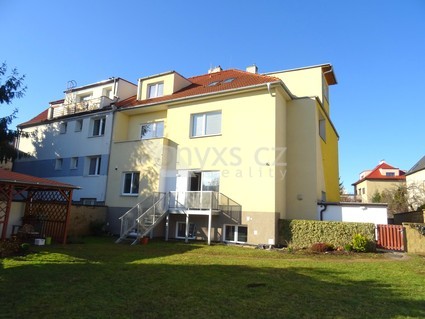 Prodej velké bytové jednotky v rodinném domě, s garáží a pozemkem, ulice Jižní II, Praha - Záběhlice - Fotka 23