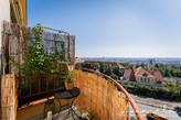 Byt 2kk na Vinohradech s výjimečným výhledem, 2 balkóny a podlahovou plochou 55m2