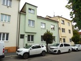 Prodej hezkého, podkrovního bytu v cihlovém domě 3+1 87 m2 + sklep 13 m2, Stehlíkova, Slaný 