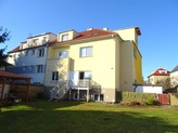 Prodej velké bytové jednotky v rodinném domě, s garáží a pozemkem, ulice Jižní II, Praha - Záběhlice