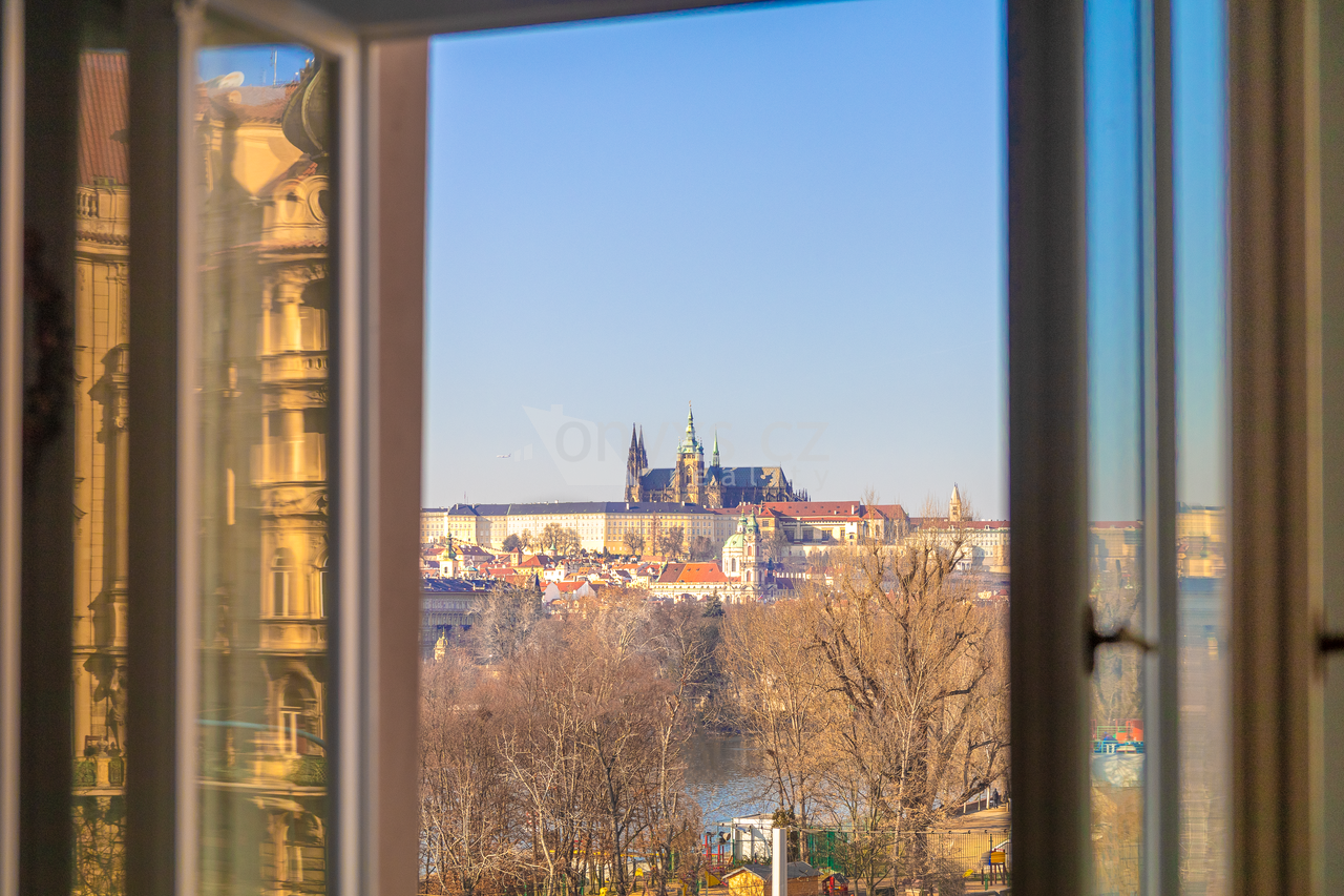 tn_zoom_filename_76671